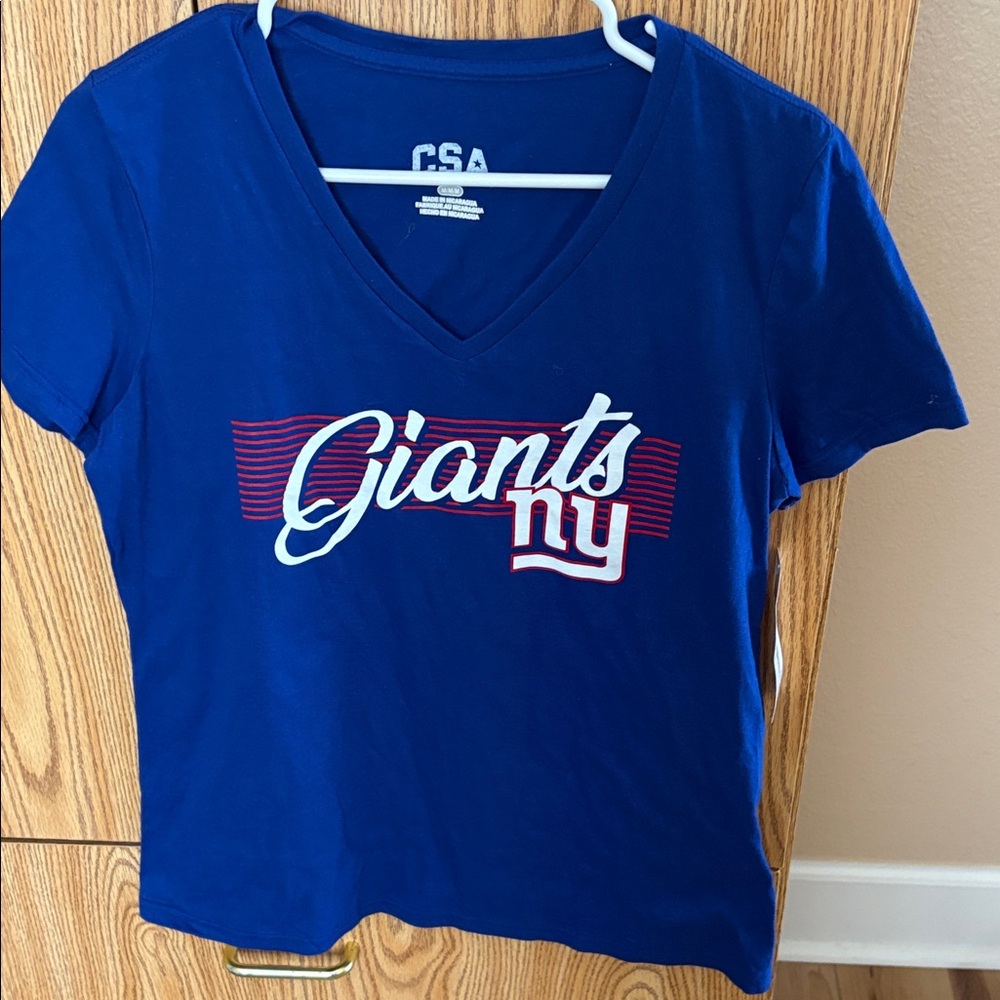 NWT Women’s NY Giants V-Neck T-Shirt size medium